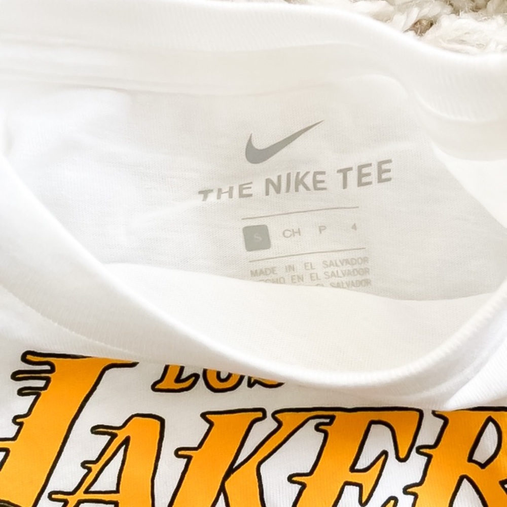 Los Angles Lakers Nike 2020 NBA Championship Roster youth sz 4 Sm t-shirt - Picture 5 of 5